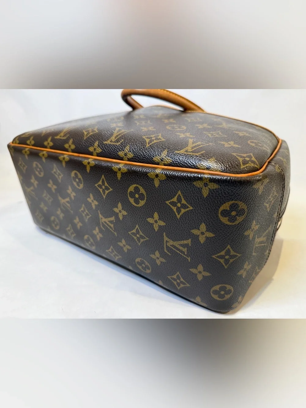 Louis Vuitton classic louis